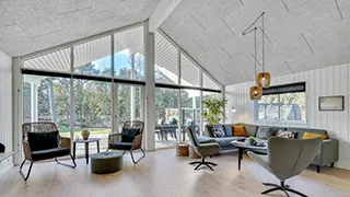 Wohnzimmer von Blåbjerg Poolhus