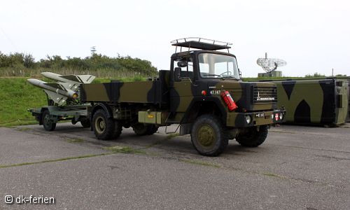 Blick auf Militärfahrzeug aus dem Kalten Krieg im Stevnsfort Museum